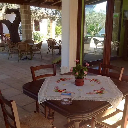 Gli Ulivi מלון דירות 4*